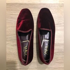 Zara burgundy velvet women’s slip-on flats - Size 36 (fits like a 6)